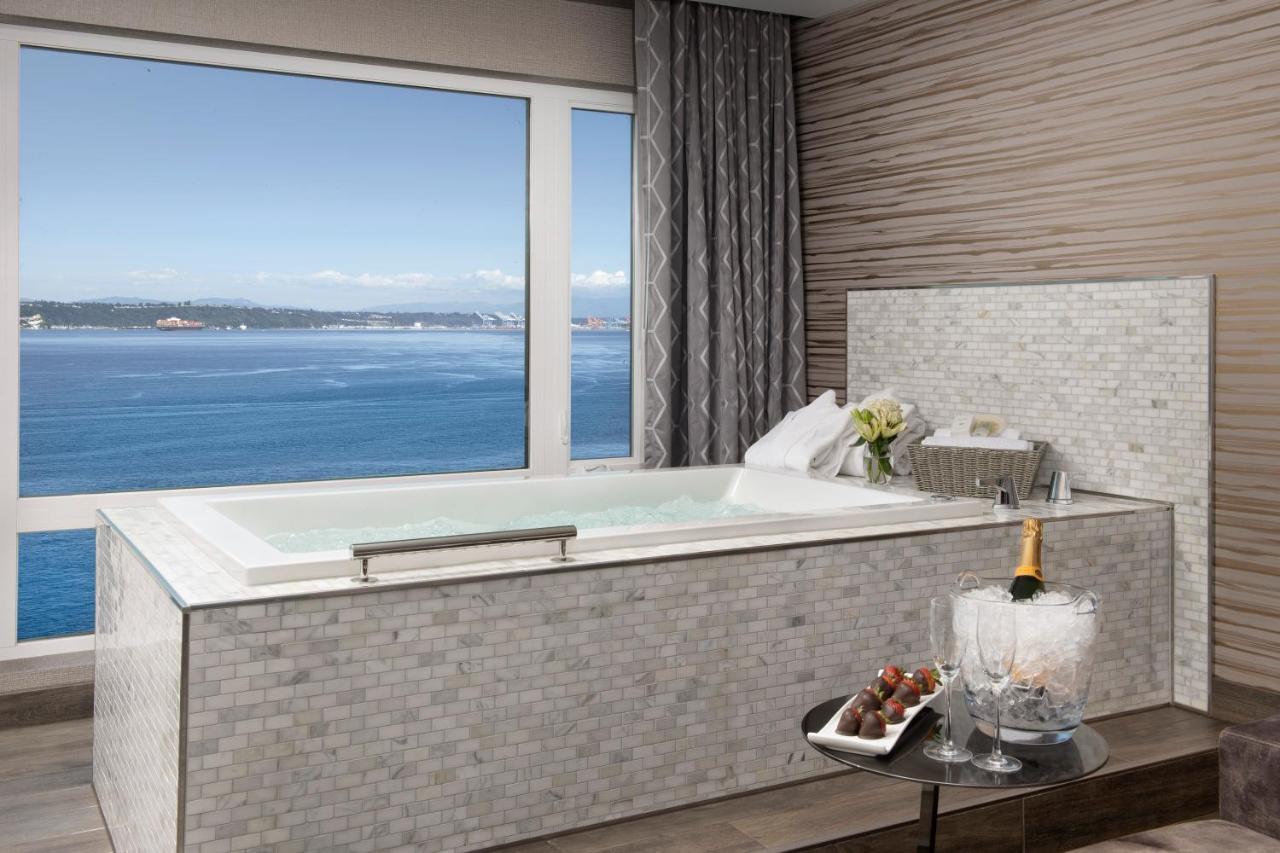 Silver Cloud Hotel Tacoma At Point Ruston Waterfront מראה חיצוני תמונה
