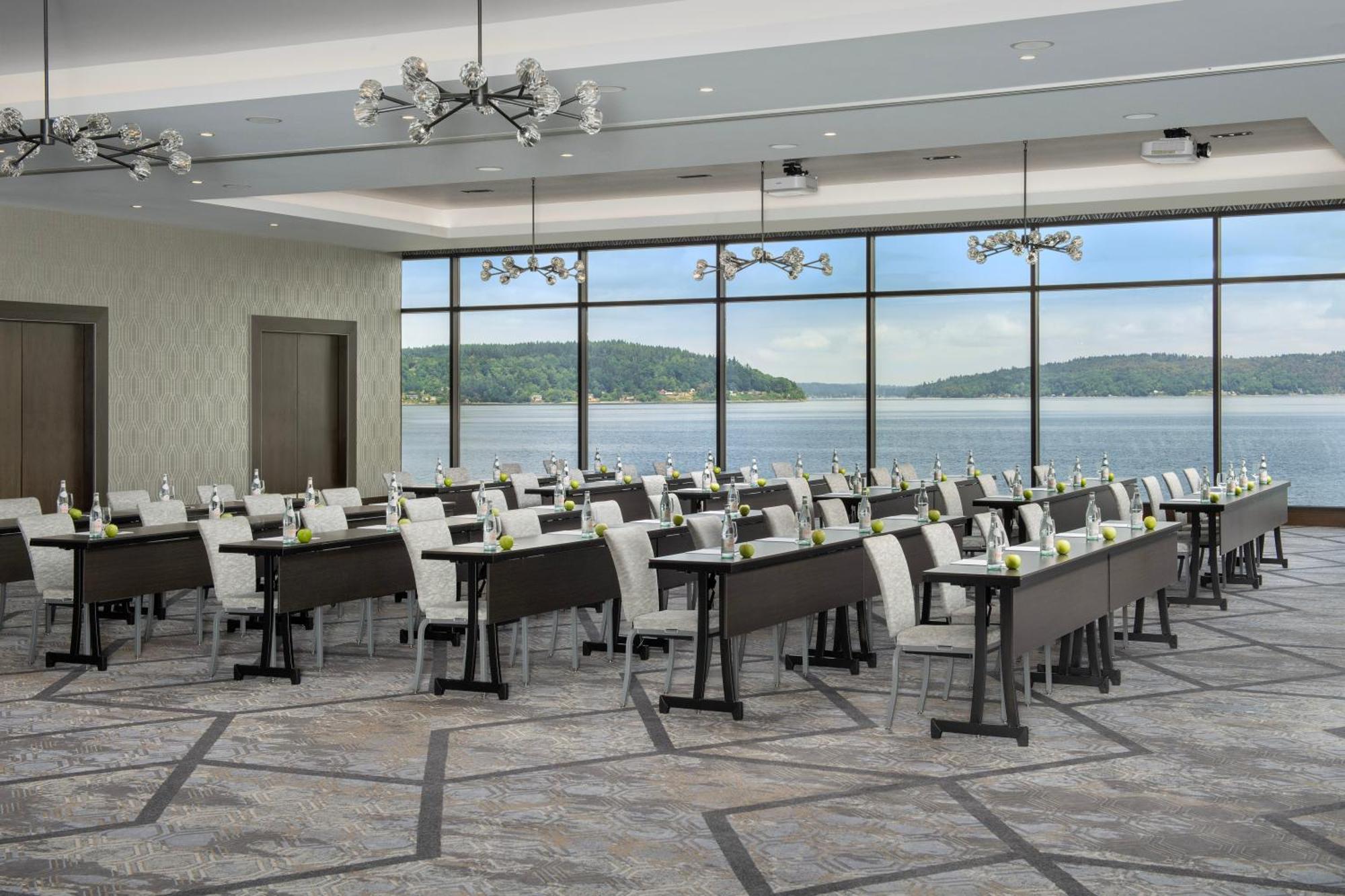 Silver Cloud Hotel Tacoma At Point Ruston Waterfront מראה חיצוני תמונה